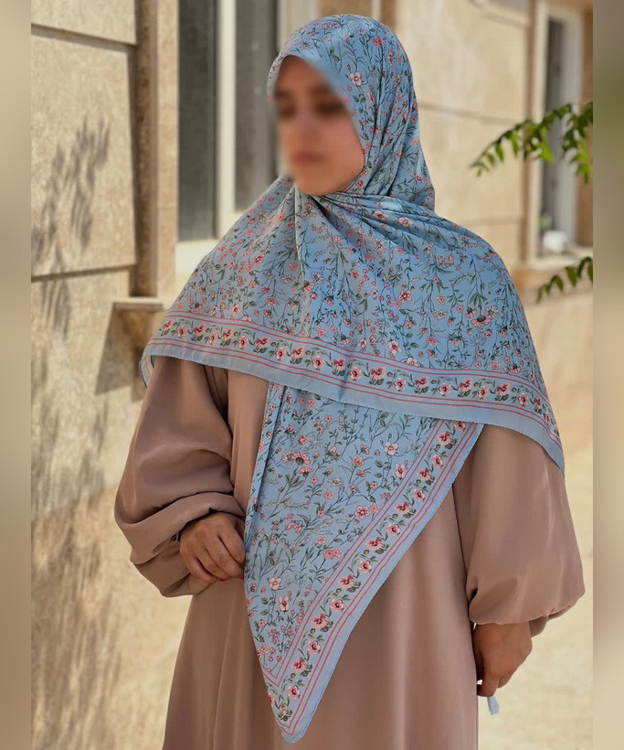 روسری کرپنخ طرح باغچه قواره ۱۴۰، آبی روشن
