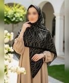 روسری سوپرنخ طرح موج قواره ۱۴۰، مشکی با خطوط طلایی