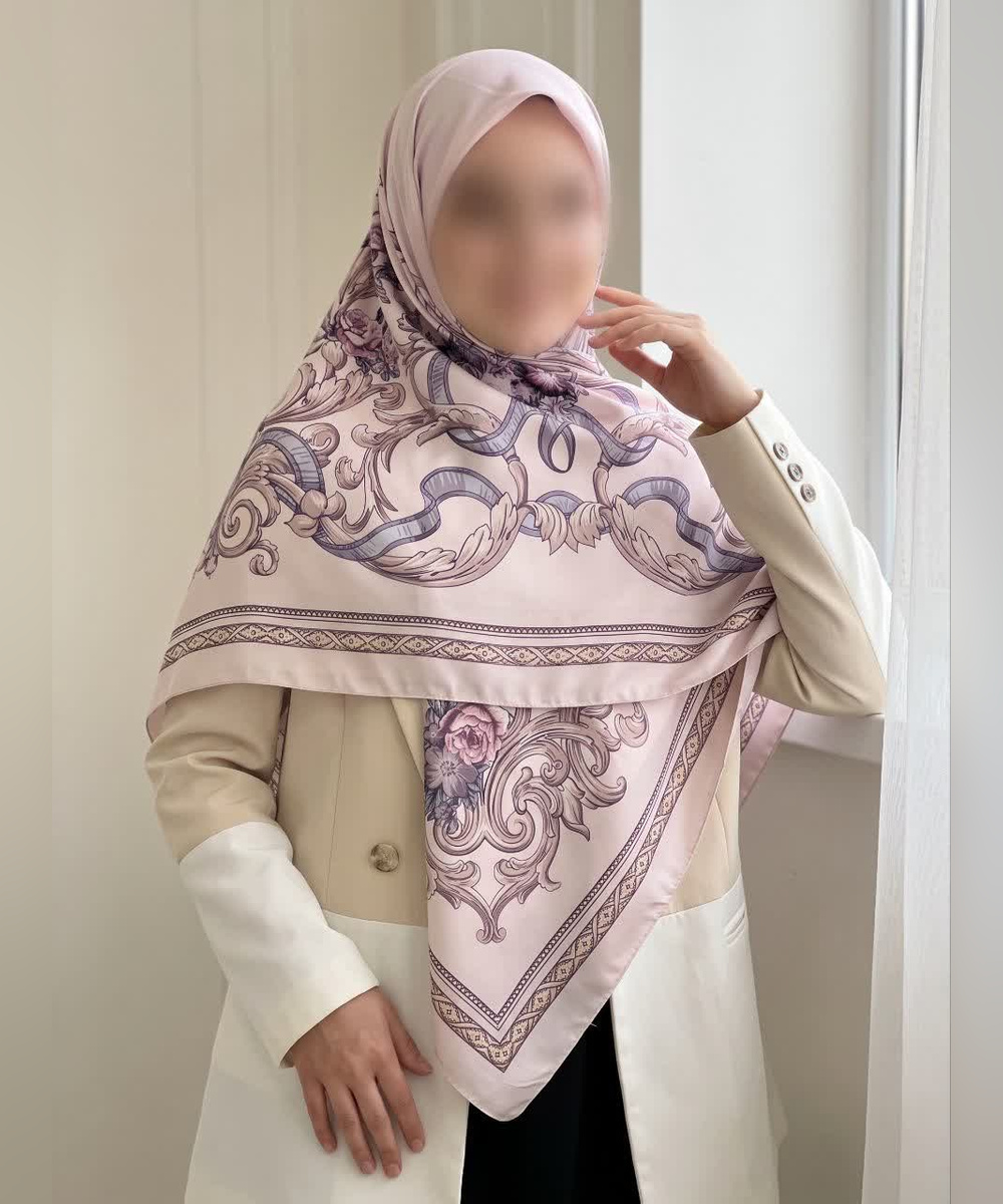 روسری ابریشم طرح پیچک قواره ۱۳۵، صورتی روشن