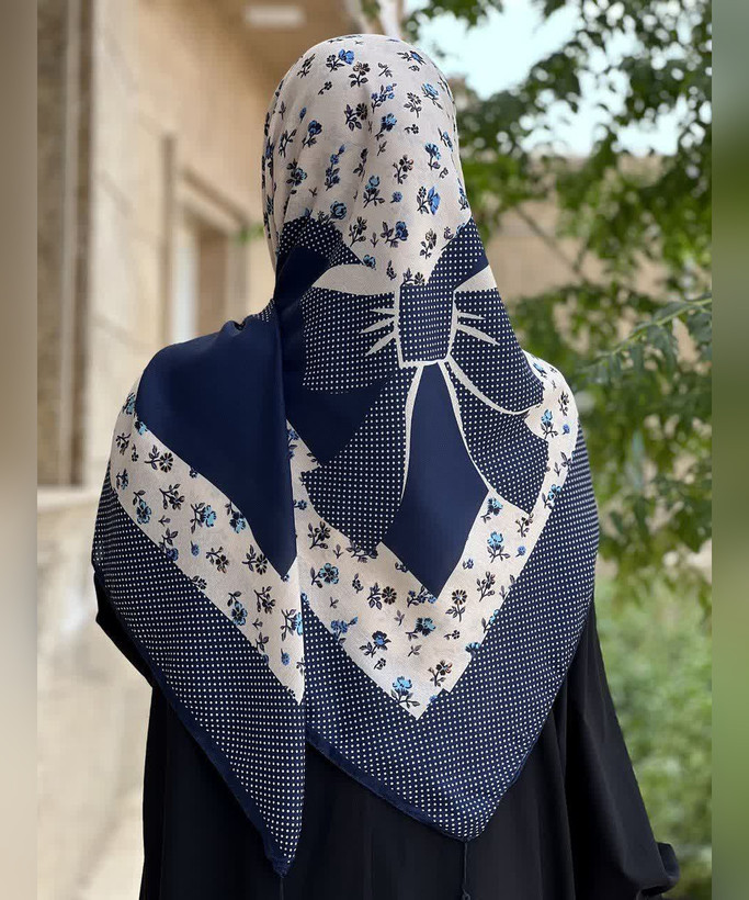روسری سوپرکرپ طرح پاپیون گلریز قواره ۱۴۰، نمای طرح و رنگبندی