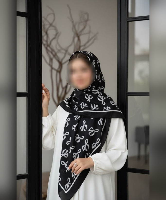 روسری نخی طرح پاپیون ردیفی قواره ۱۴۰، مشکی