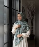 روسری نخی طرح پاپیون ردیفی قواره ۱۴۰، نمای طرح و رنگبندی