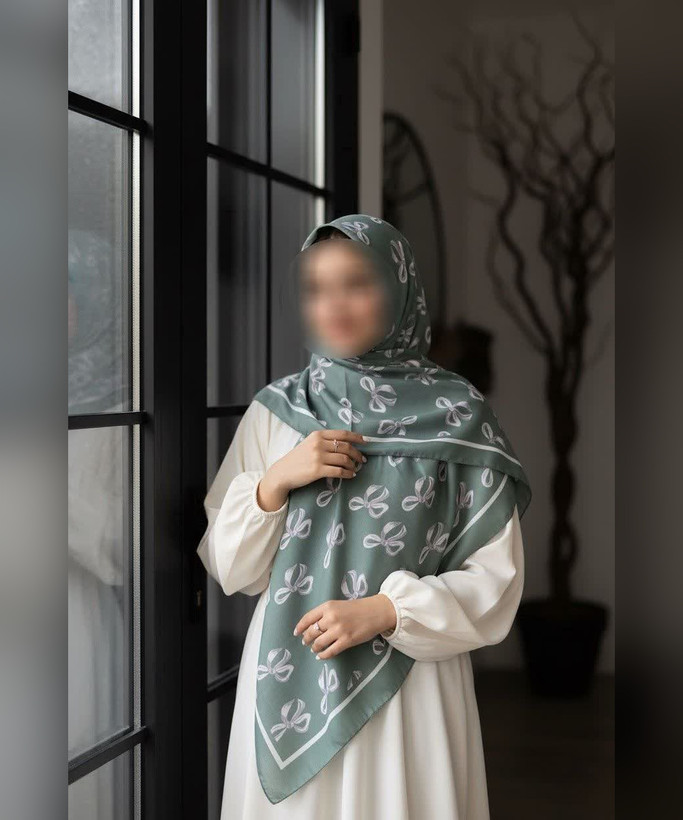 روسری نخی طرح پاپیون ردیفی قواره ۱۴۰، نمای طرح و رنگبندی