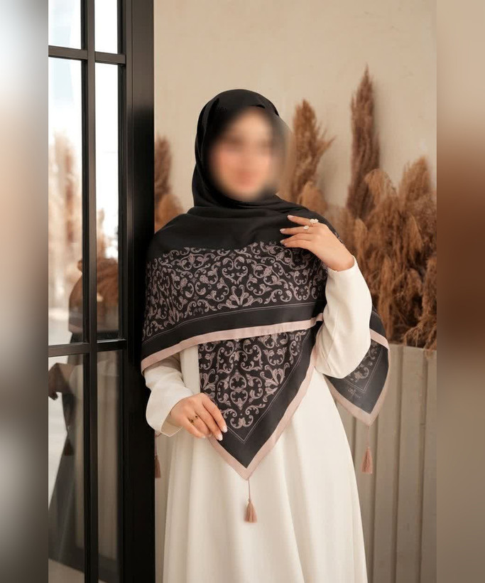 روسری نخی طرح اسلیمی حاشیهدار قواره ۱۴۰، مشکی