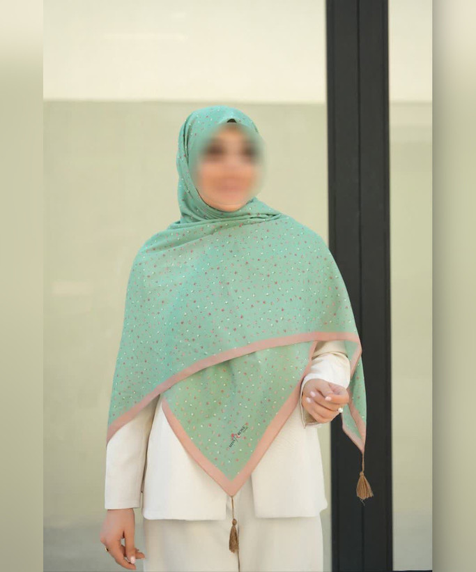 روسری کرپنخ طرح شکوفهباران قواره ۱۴۰، سبز نعنایی با حاشیه گلبهی