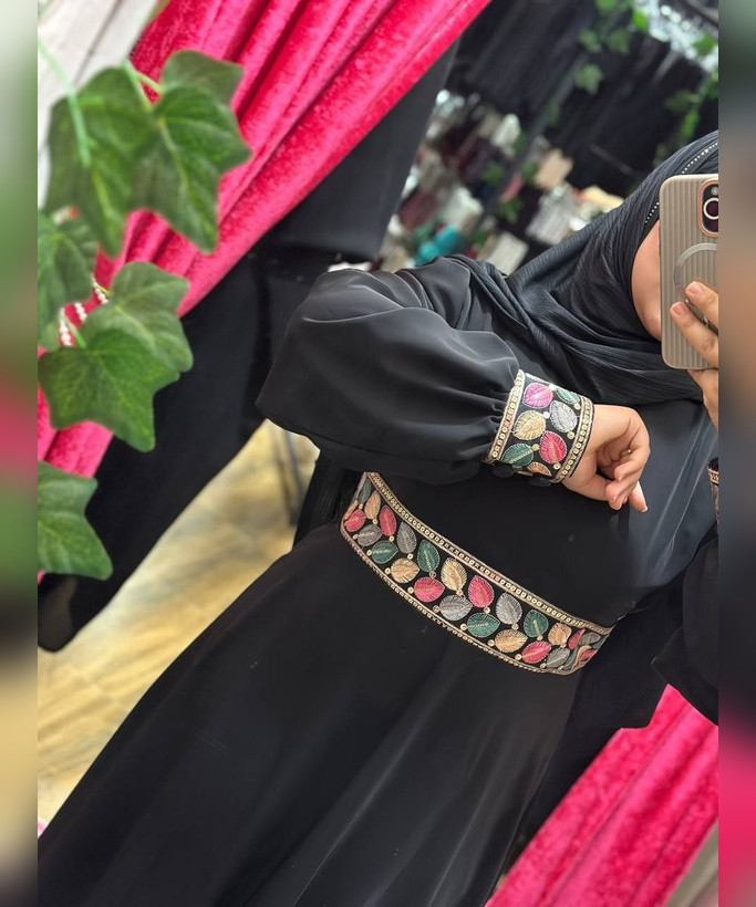 پیراهن مهنا طرح گلبرگ جنس کرپ الیزه