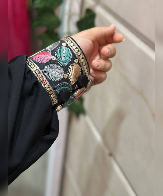 پیراهن مهنا طرح گلبرگ جنس کرپ الیزه