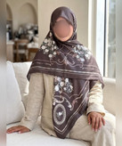 روسری ابریشم طرح گلآرا قواره ۱۳۵