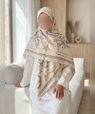 روسری ابریشم طرح گلآرا قواره ۱۳۵