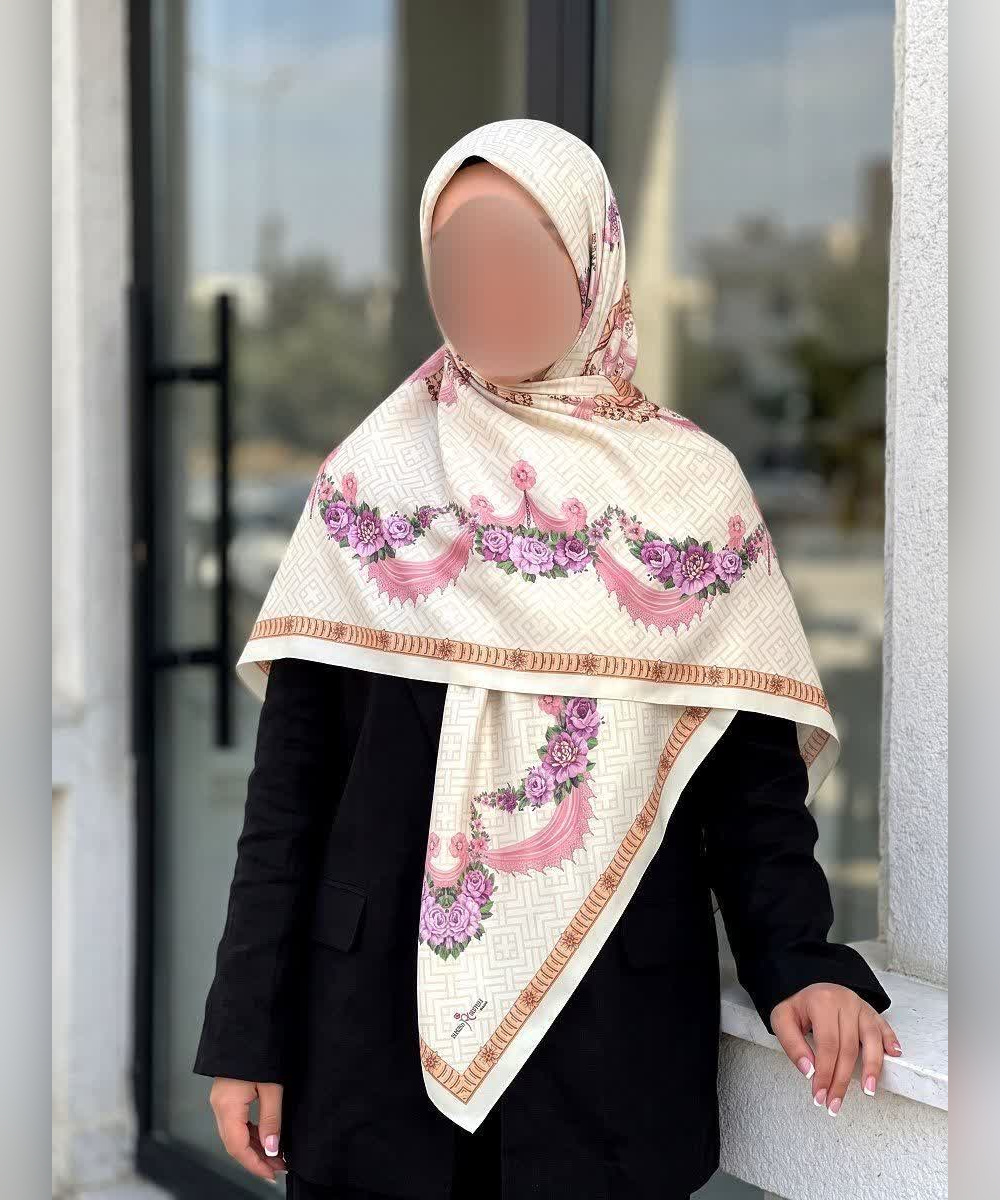 روسری ابریشم ساتن طرح گل‌آویز قواره ۱۳۵