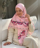 روسری ابریشم ساتن طرح گلآویز قواره ۱۳۵