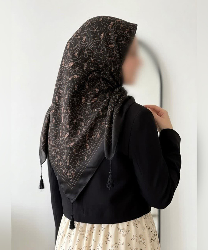 روسری نخی طرح گل خطی قواره ۱۴۰