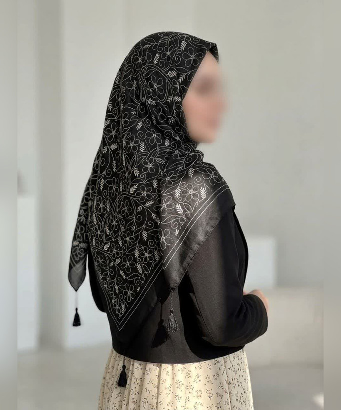 روسری نخی طرح گل خطی قواره ۱۴۰