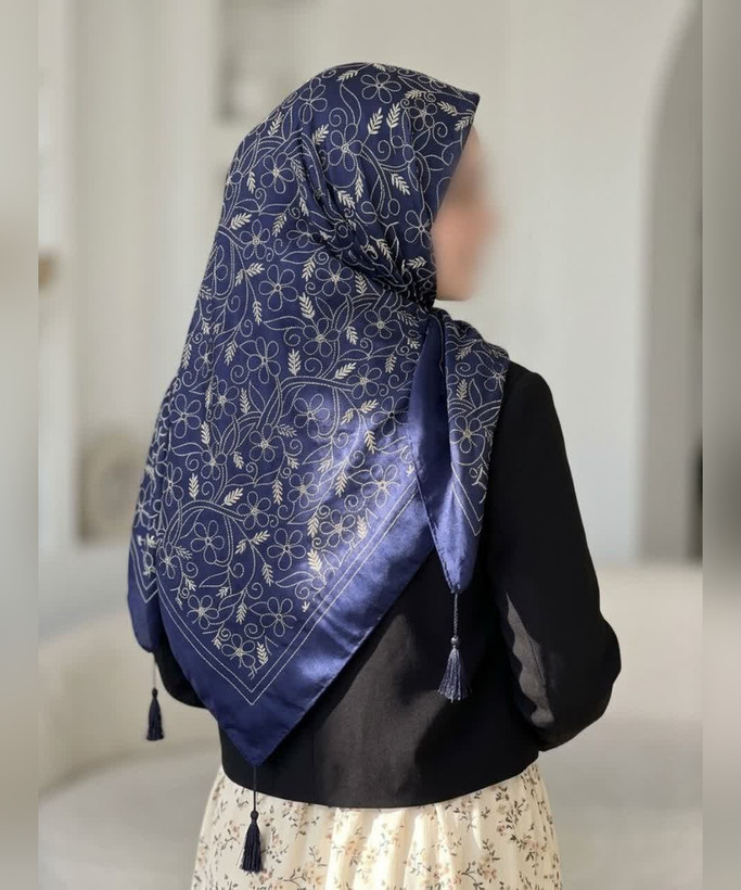 روسری نخی طرح گل خطی قواره ۱۴۰